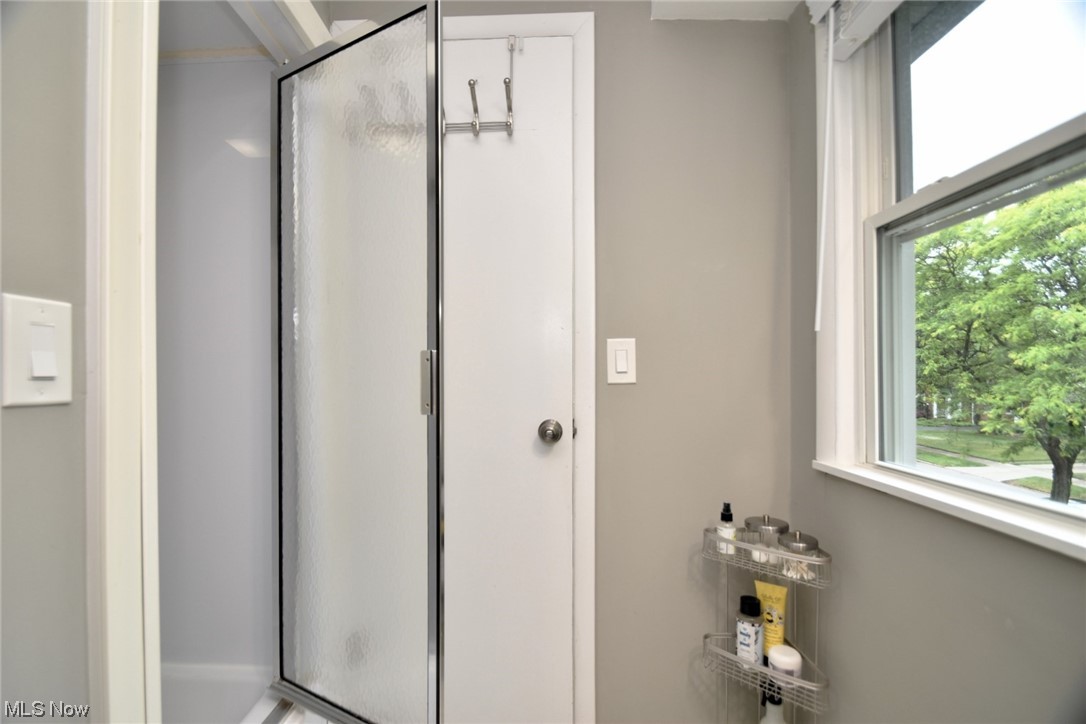 2535 Charney Road Cleveland, OH 44118 - Photo 21 of 33