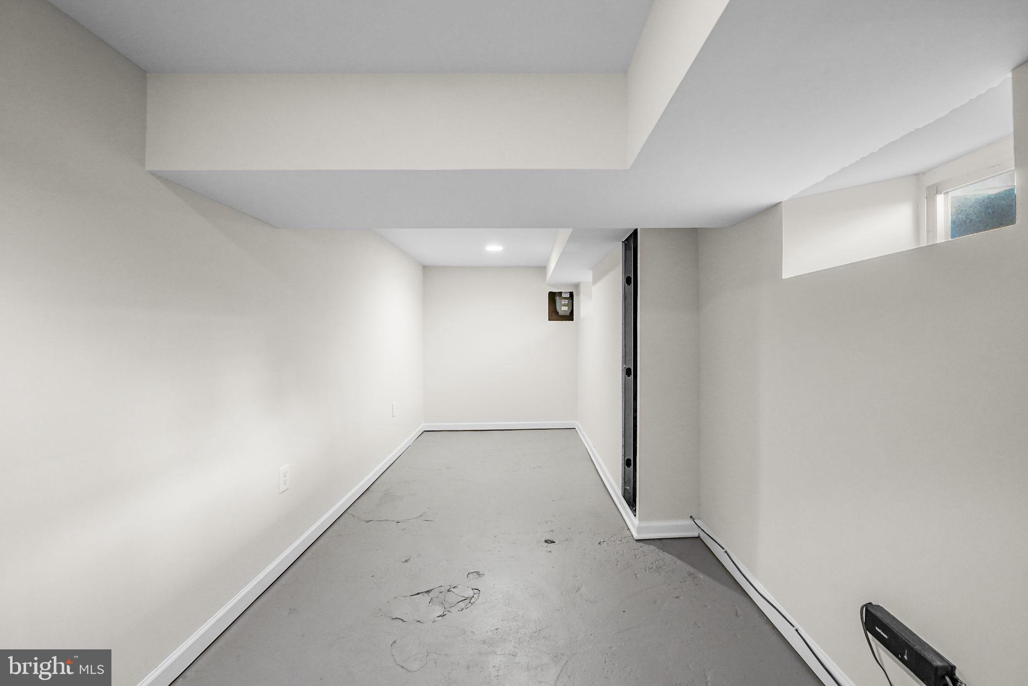 2046 Pennington Road Ewing, NJ 08618 - Photo 20 of 37 an empty room with a empty space