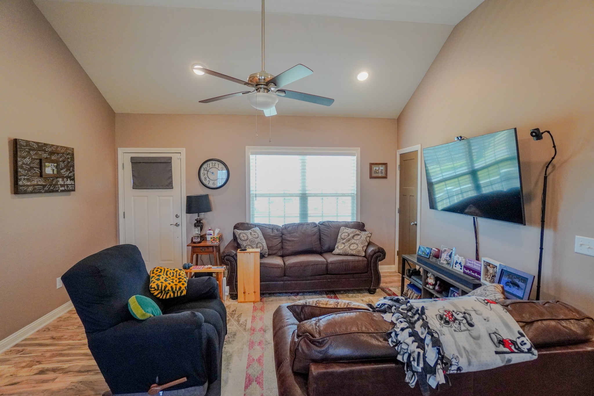 451 James Whitefield Road Bethpage, TN 37022 - Photo 16 of 52 a living room with furniture and a flat screen tv