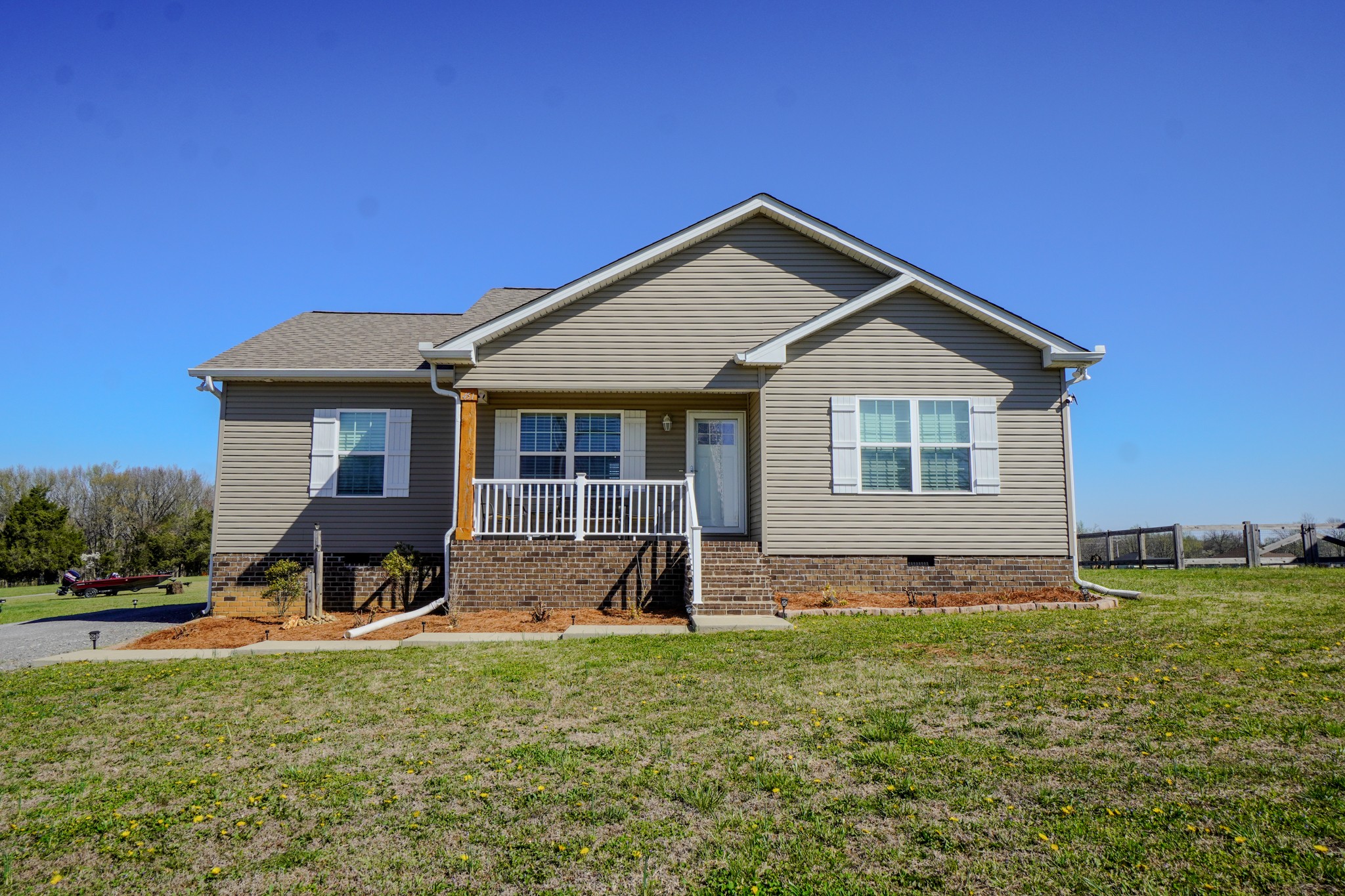 451 James Whitefield Road Bethpage, TN 37022 - Photo 2 of 52 a front view of a house with garden