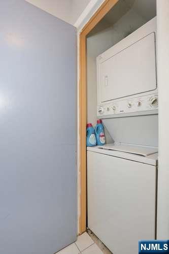 290 Hamilton Place, Unit 4 Hackensack, NJ 07601 - Photo 35 of 50 a utility room with dryer and washer