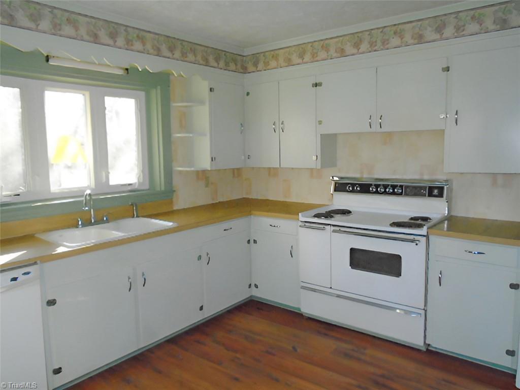 516 Hiatt Road Mount Airy, NC 27030 - Photo 3 of 14 kitchen