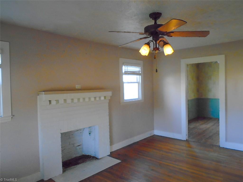 516 Hiatt Road Mount Airy, NC 27030 - Photo 6 of 14 living room
