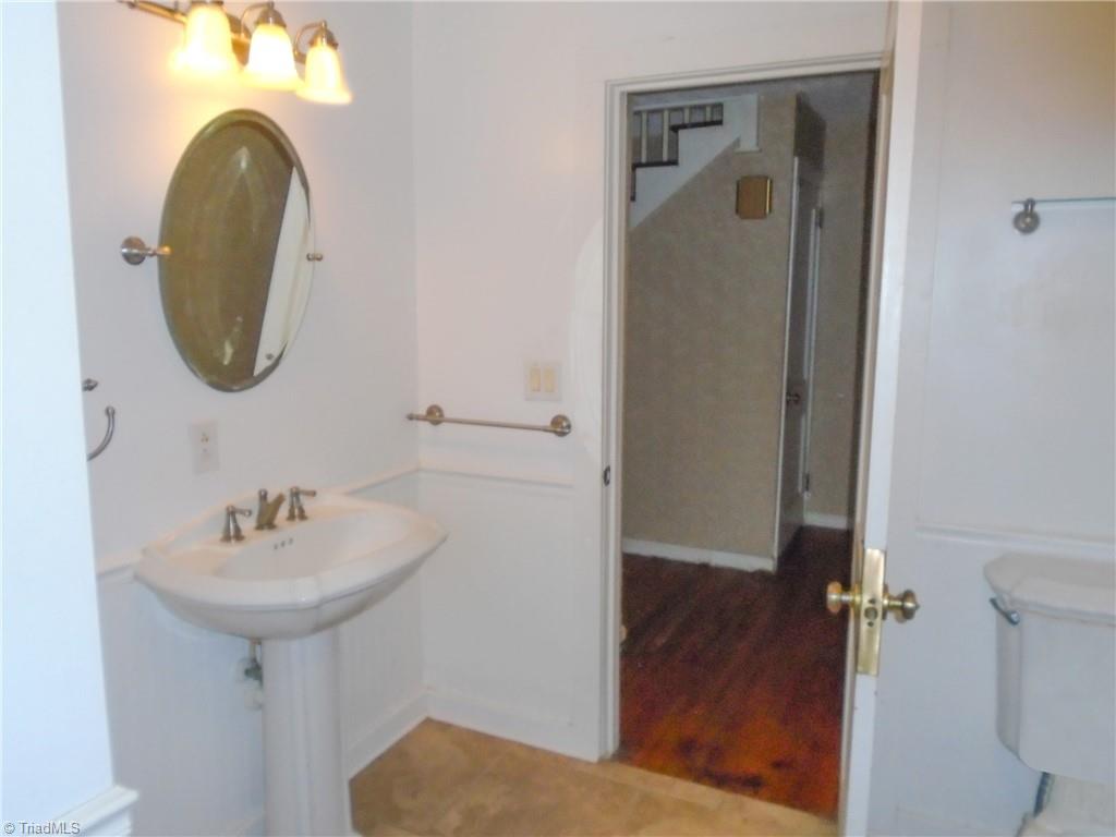 516 Hiatt Road Mount Airy, NC 27030 - Photo 9 of 14 main bath down