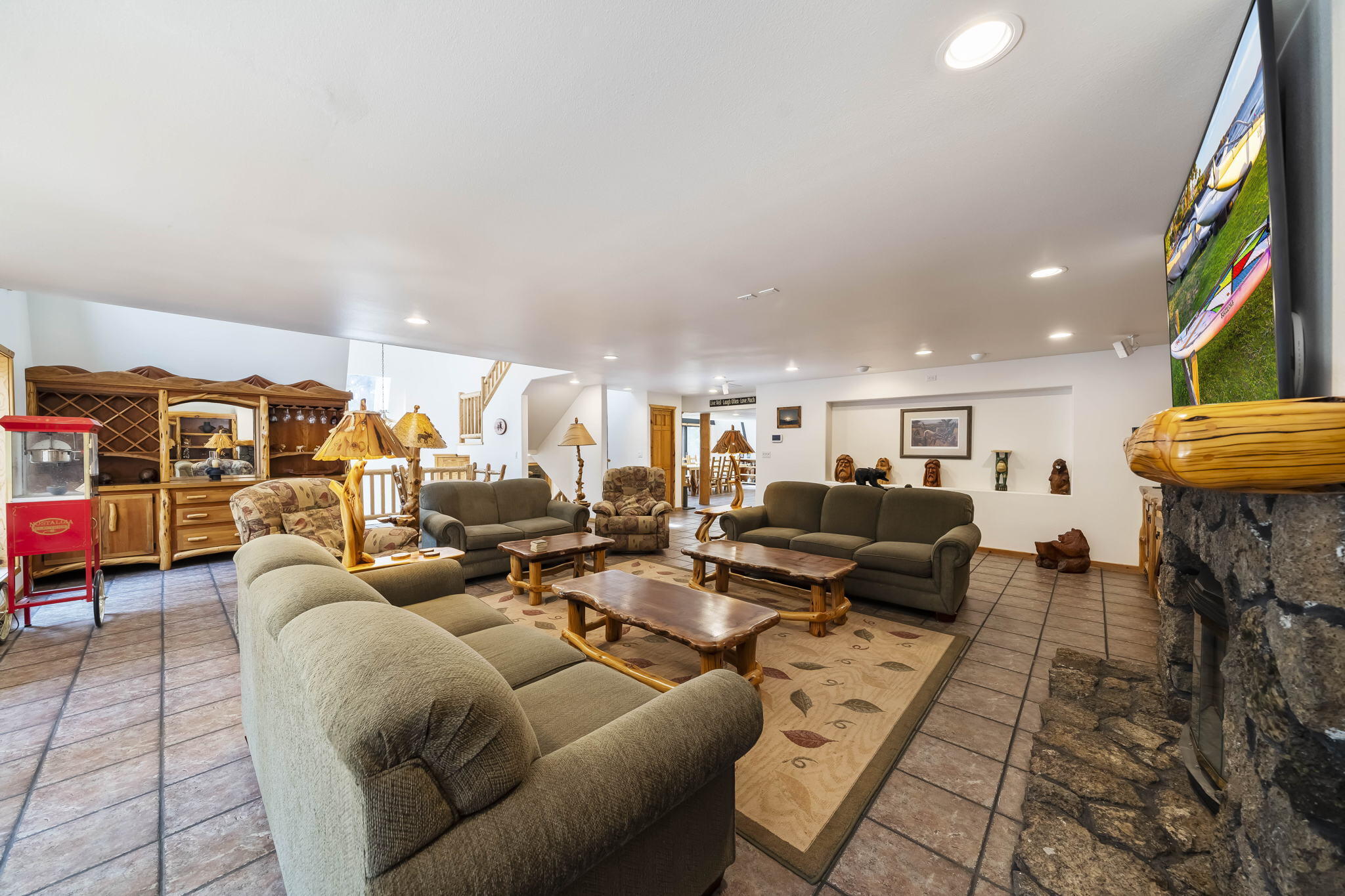 13628 Shad Bush Black Butte Ranch, OR 97759 - Photo 23 of 71 Great Room 3