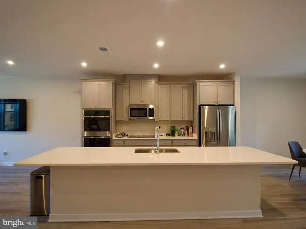 $695,000 | 4619 Olivine Drive, Chantilly, VA 20151