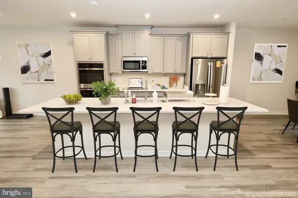 $695,000 | 4619 Olivine Drive, Chantilly, VA 20151