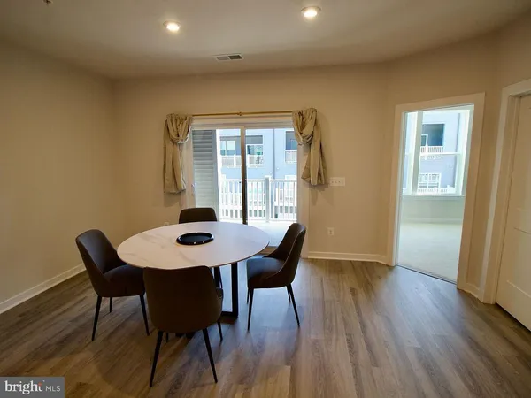 $695,000 | 4619 Olivine Drive, Chantilly, VA 20151