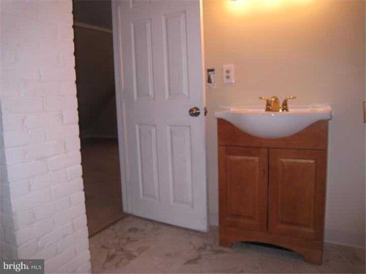 109 Goldengate Road Levittown, PA 19057 - Photo 17 of 23 Bathroom