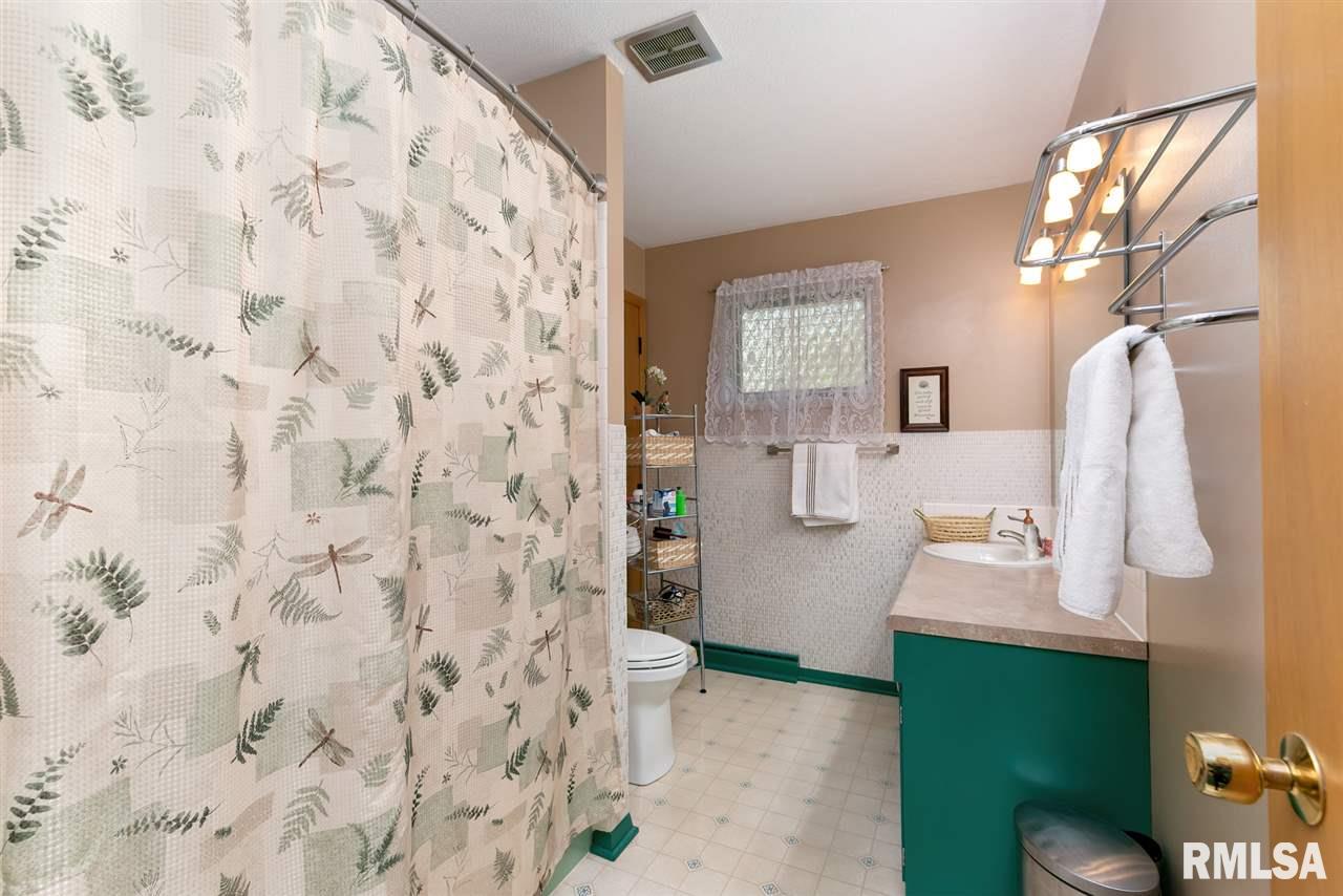 506 Westerfield Road Davenport, IA 52806 - Photo 15 of 24 Gallery Image 15