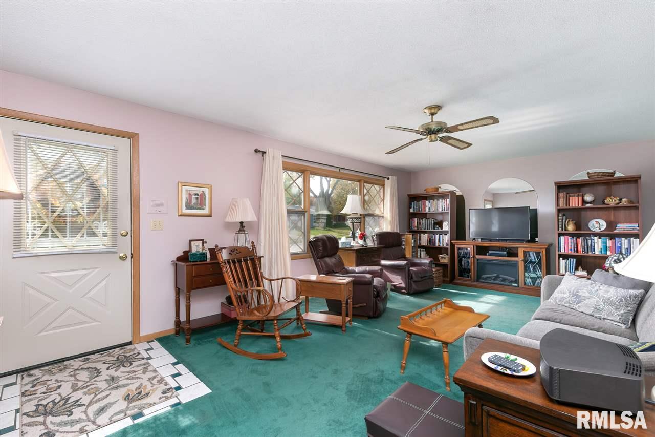 506 Westerfield Road Davenport, IA 52806 - Photo 3 of 24 Gallery Image 3