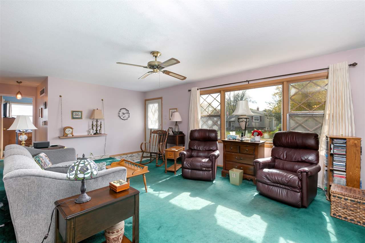 506 Westerfield Road Davenport, IA 52806 - Photo 4 of 24 Gallery Image 4