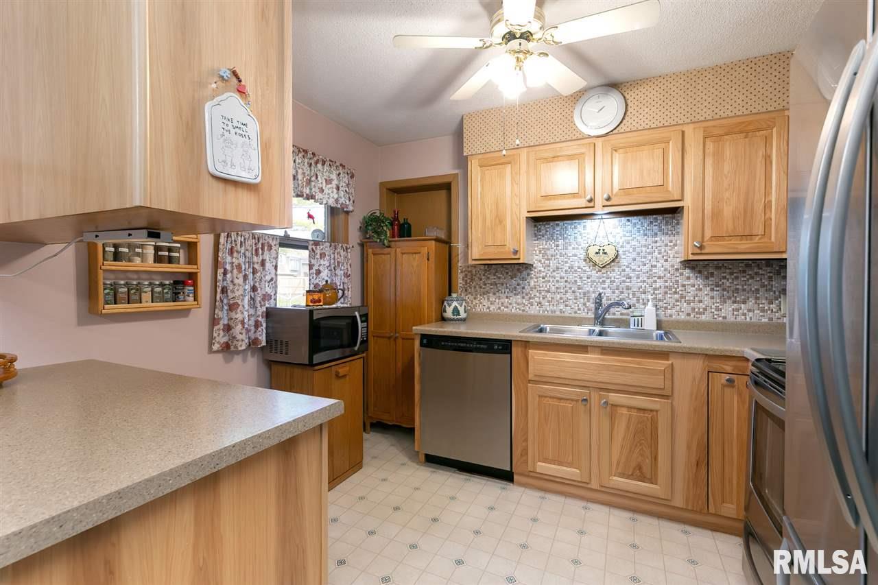 506 Westerfield Road Davenport, IA 52806 - Photo 9 of 24 Gallery Image 9