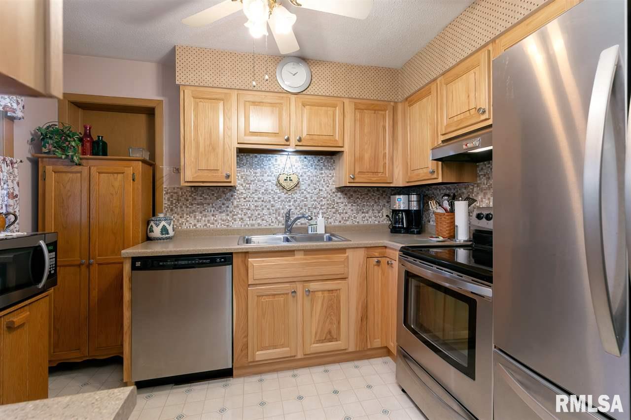 506 Westerfield Road Davenport, IA 52806 - Photo 10 of 24 Gallery Image 10