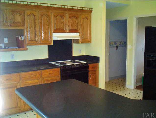 6233 Hunters Ridge Drive Milton, FL 32570 - Photo 3 of 7 Kitchen