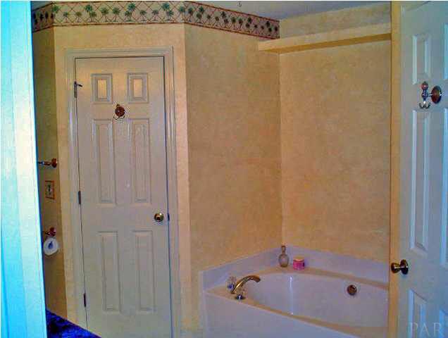 6233 Hunters Ridge Drive Milton, FL 32570 - Photo 5 of 7 Master Bath with Garden tub