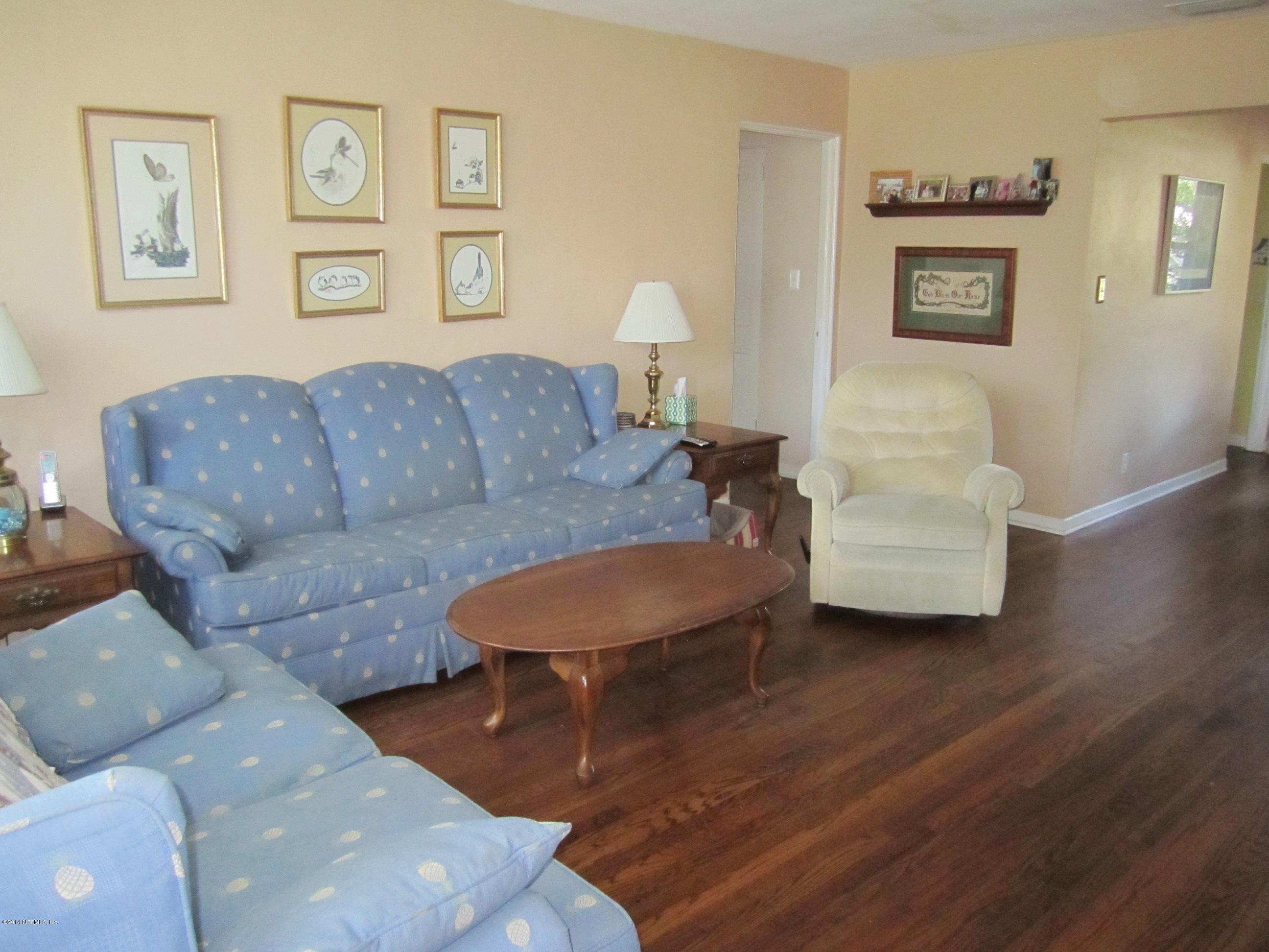 4677 Martingale Road Jacksonville, FL 32210 - Photo 4 of 24 Living Room
