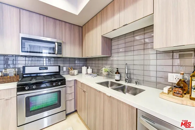 $3,339 | 7290 Edinger Avenue, Unit 2105, Huntington Beach, CA 92647