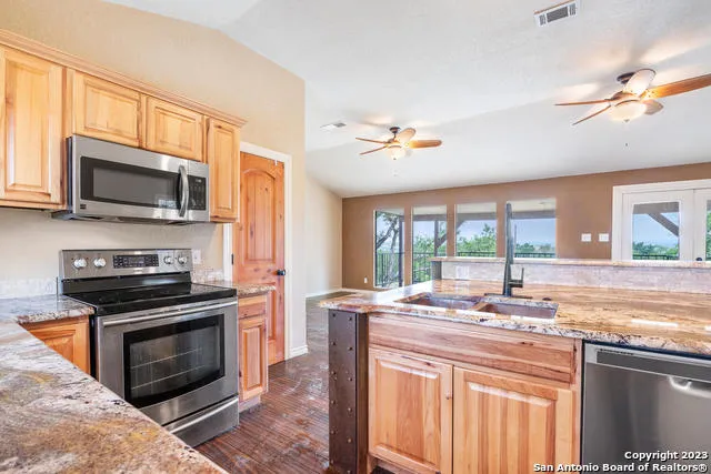 $1,975 | 322 Riviera Drive, Canyon Lake, TX 78133