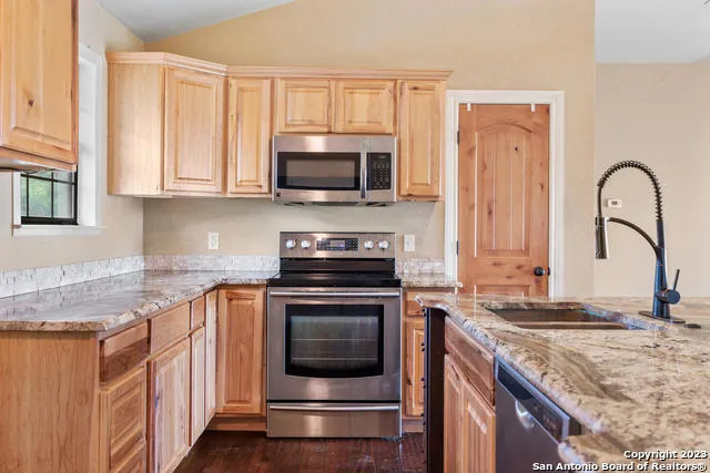 $1,975 | 322 Riviera Drive, Canyon Lake, TX 78133