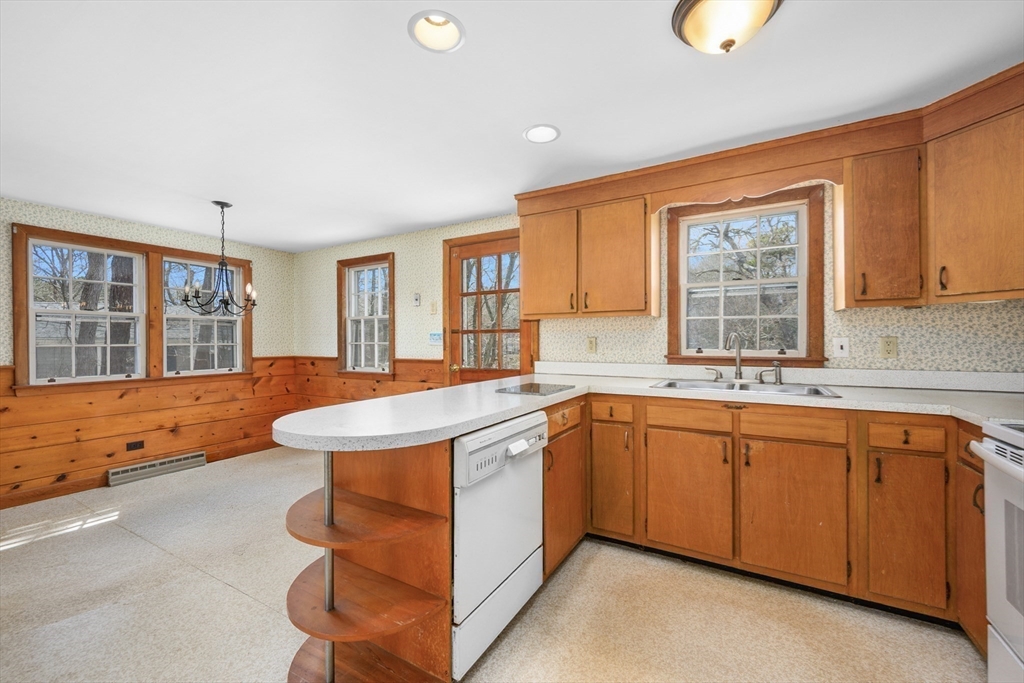 21 Uncatena Road Mashpee, MA 02649 - Photo 10 of 35 Gallery Image 10
