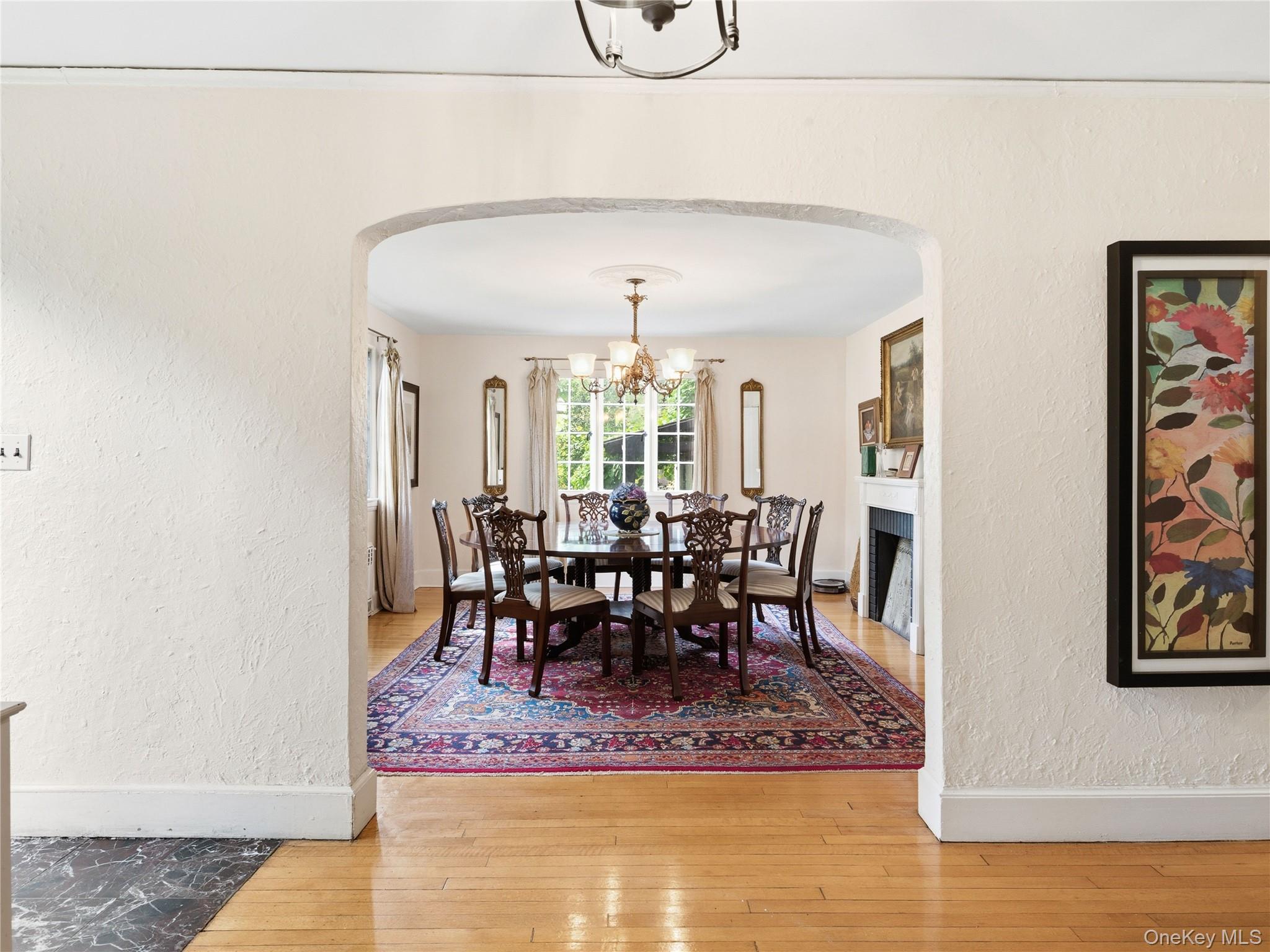 89 Bayview Avenue Great Neck, NY 11021 - Photo 13 of 38 Foyer and Dining Room