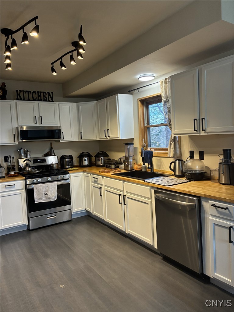 271 Ridge Road Oswego, NY 13126 - Photo 8 of 41