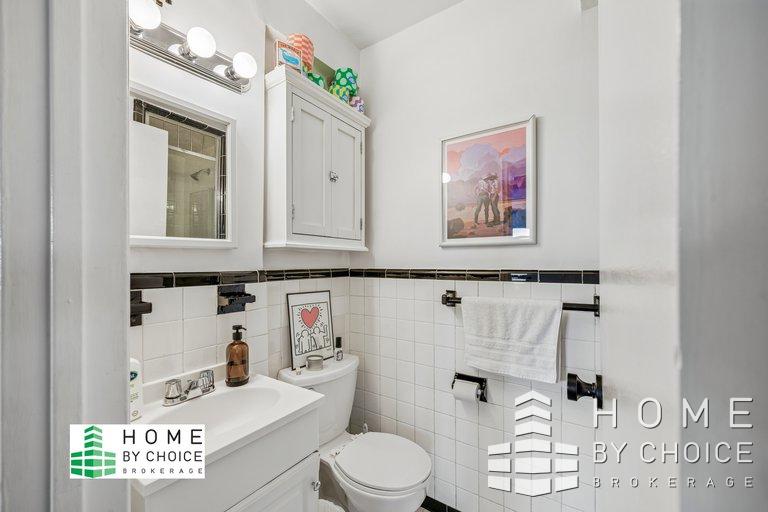 100 Remsen Street, Unit 8A Brooklyn, NY 11201 - Photo 12 of 14 a bathroom with a toilet sink and mirror