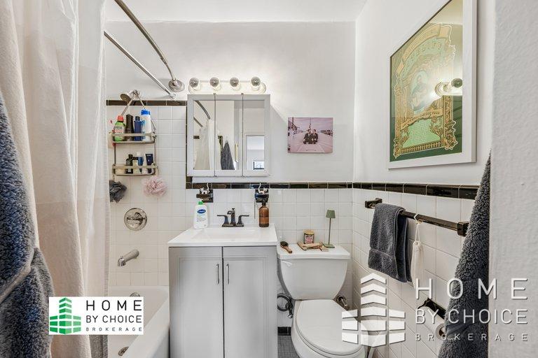 100 Remsen Street, Unit 8A Brooklyn, NY 11201 - Photo 14 of 14 a bathroom with a sink toilet and mirror