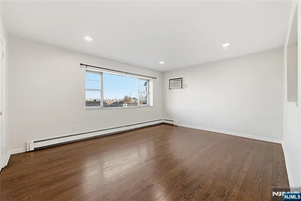 $2,600 | 201 Palisade Avenue, Cliffside Park, NJ 07010