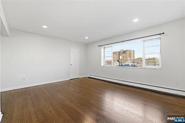 $2,600 | 201 Palisade Avenue, Cliffside Park, NJ 07010