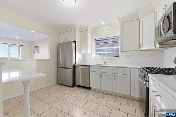 $2,600 | 201 Palisade Avenue, Cliffside Park, NJ 07010