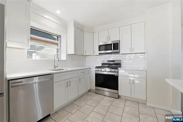 $2,600 | 201 Palisade Avenue, Cliffside Park, NJ 07010