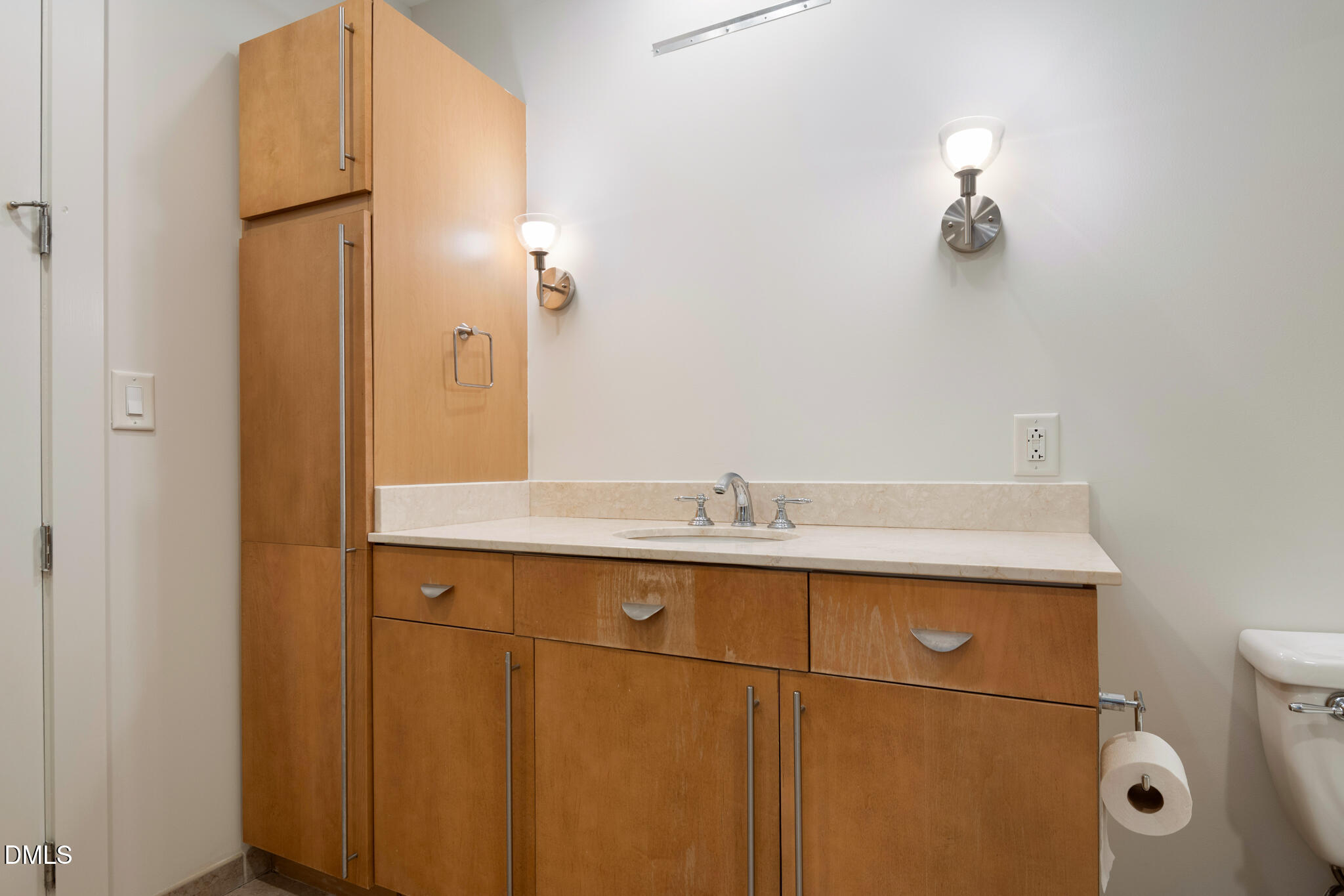618 North Boylan Avenue, Unit 400 Raleigh, NC 27603 - Photo 29 of 45 a bathroom with a sink and mirror