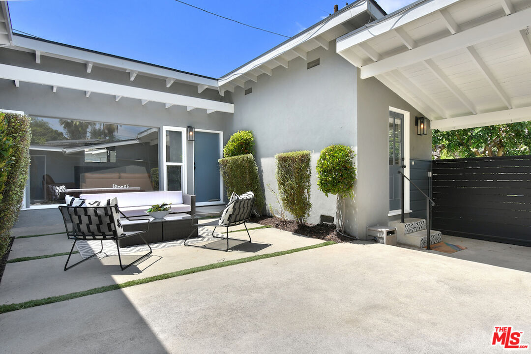 7014 Ramsgate Avenue Los Angeles, CA 90045 - Photo 5 of 41