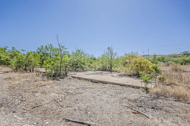 $325,000 | 5621 Maple Leaf Street, Unit 20604007Q, Claypool, AZ 85532