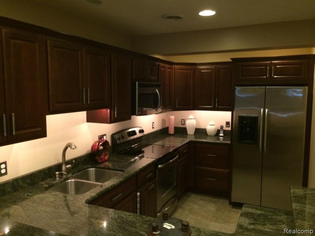 22250 Roxbury Drive Novi, MI 48374 - Photo 22 of 59 17.jpg