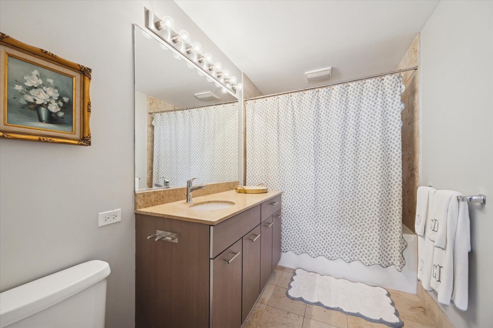 659 West Randolph Street, Unit 1401 Chicago, IL 60661 - Photo 12 of 15 a bathroom with a sink a toilet and shower
