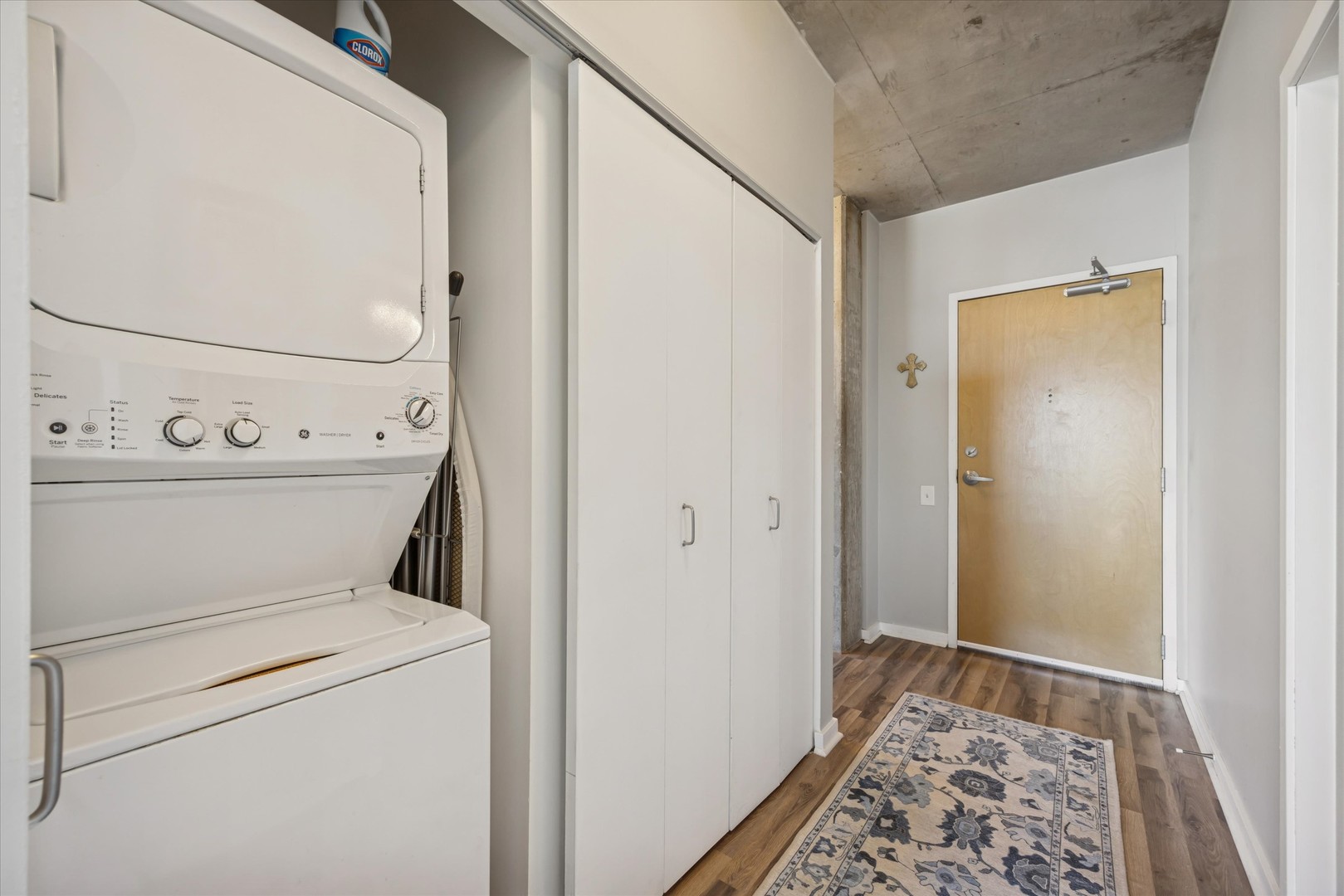 659 West Randolph Street, Unit 1401 Chicago, IL 60661 - Photo 14 of 15 a view of bathroom with washer and dryer