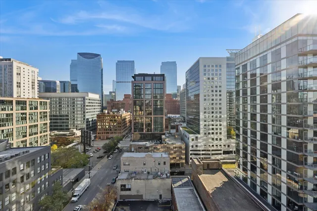 $489,000 | 659 West Randolph Street, Unit 1401, Chicago, IL 60661