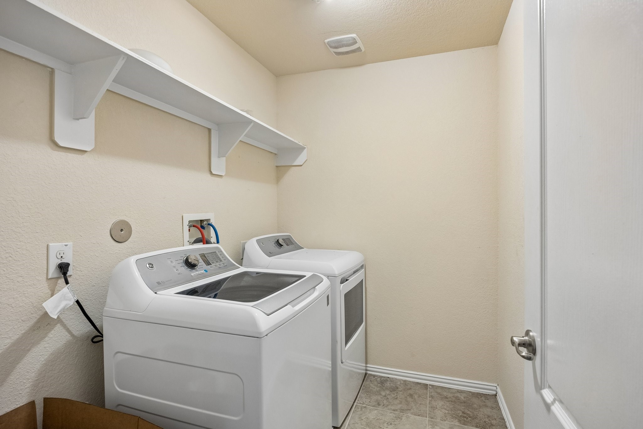 9707 Shimmering Lakes Drive Rosharon, TX 77583 - Photo 14 of 15 a utility room with dryer and washer