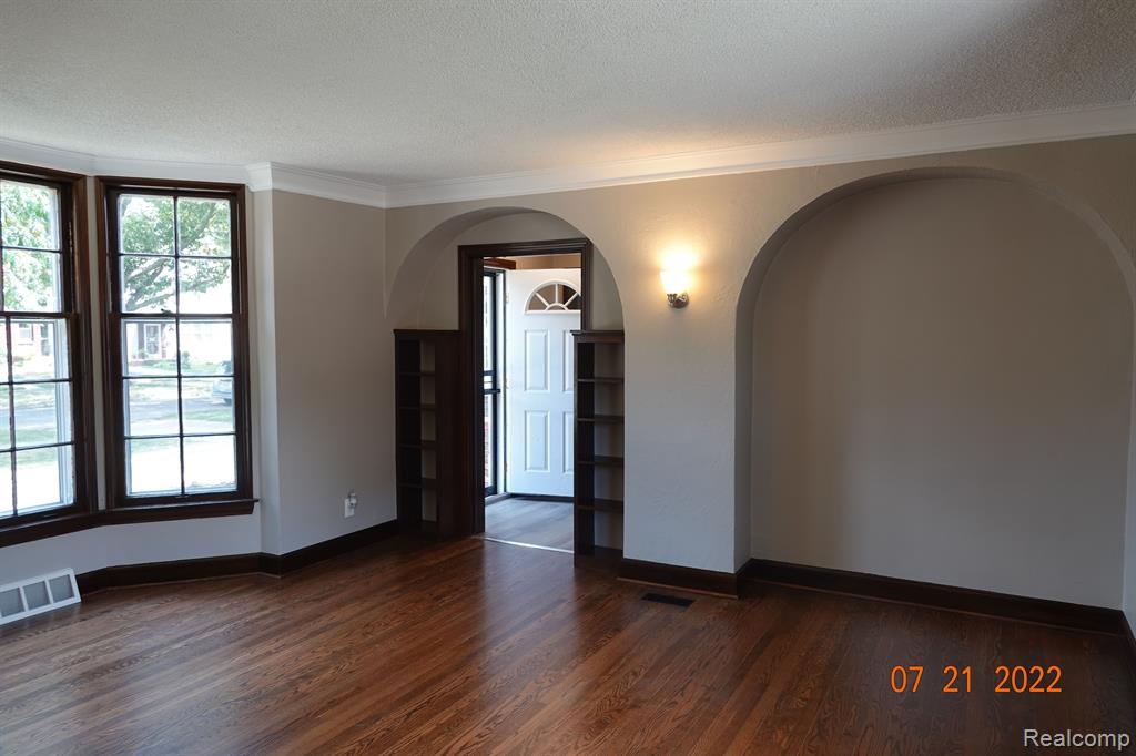 14965 Greenview Road Detroit, MI 48223 - Photo 10 of 23