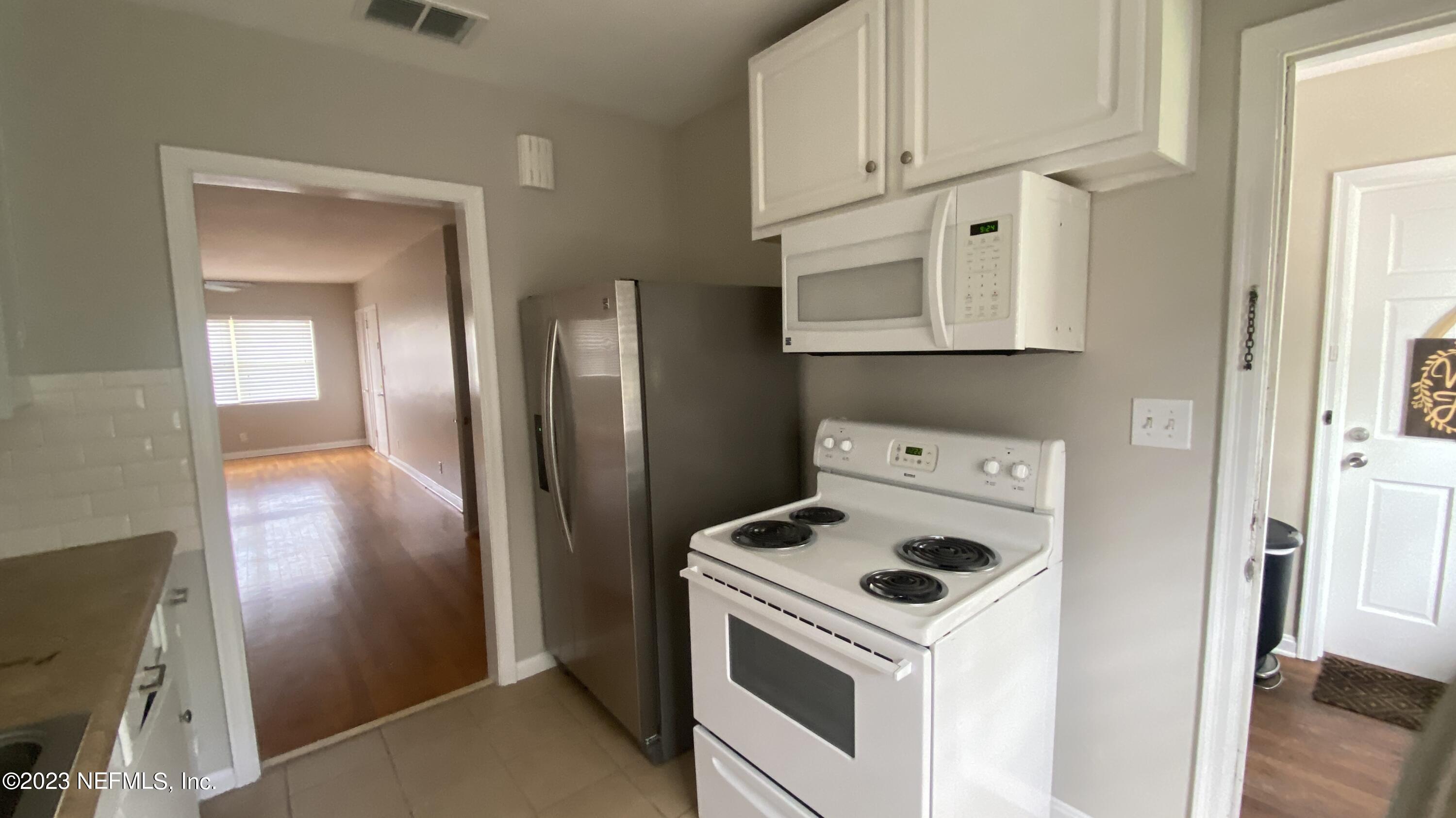 1543 Nicholson Road, Unit 3 Jacksonville, FL 32207 - Photo 2 of 17 E88EB114-1310-4407-8F88-F83A933DA14E