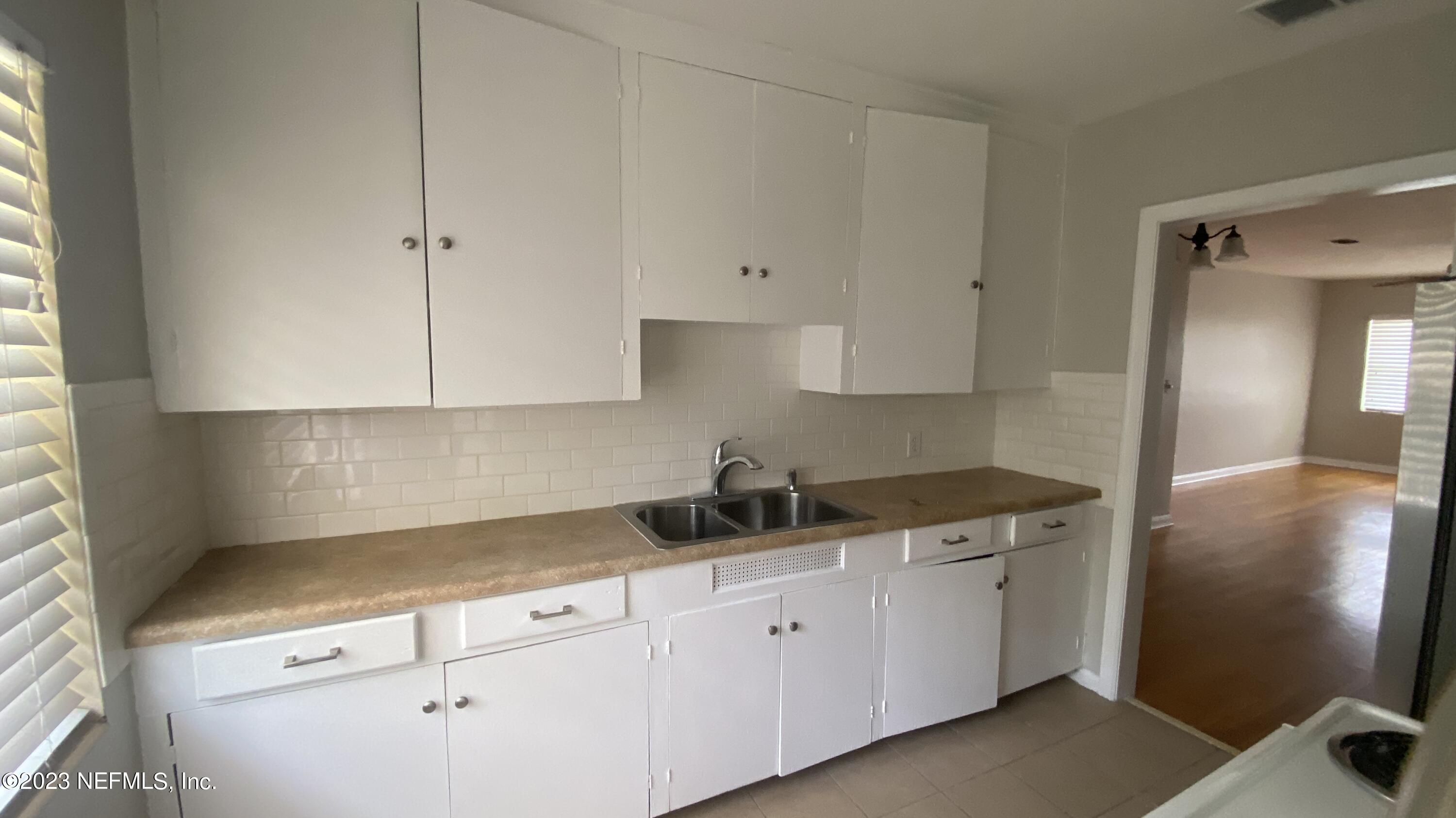 1543 Nicholson Road, Unit 3 Jacksonville, FL 32207 - Photo 3 of 17 197A0B9D-84F1-469A-875C-63AB64AC6F33