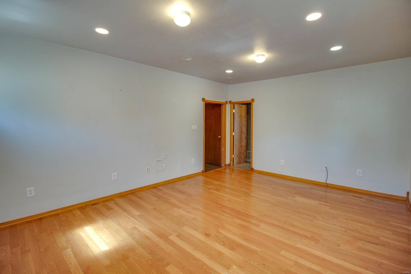 125 West 3rd Street Roxana, IL 62084 - Photo 8 of 31