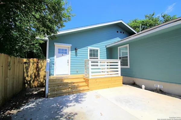 $1,500 | 707 South Olive Street, Unit B, San Antonio, TX 78203