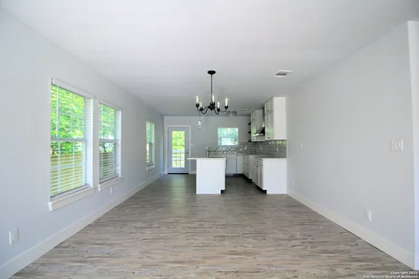 $1,500 | 707 South Olive Street, Unit B, San Antonio, TX 78203