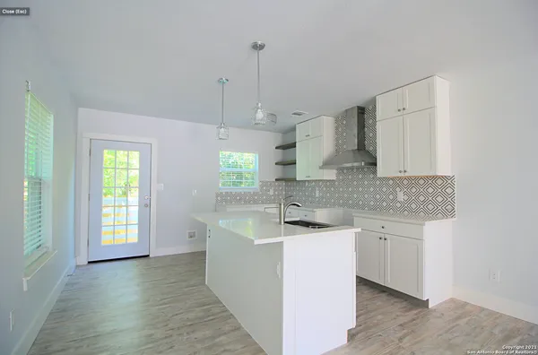 $1,500 | 707 South Olive Street, Unit B, San Antonio, TX 78203