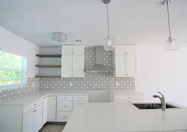 $1,500 | 707 South Olive Street, Unit B, San Antonio, TX 78203