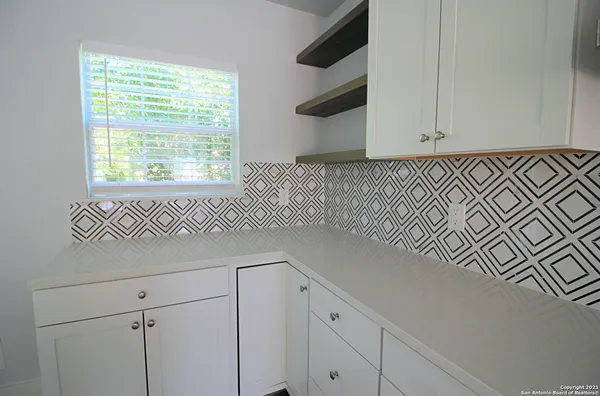 $1,500 | 707 South Olive Street, Unit B, San Antonio, TX 78203